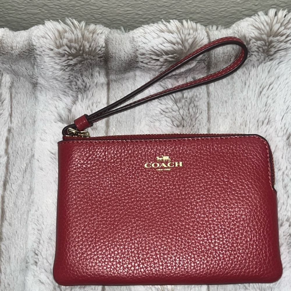 Limited Edition Coach Corner‎ Ziparound Red Wristlet